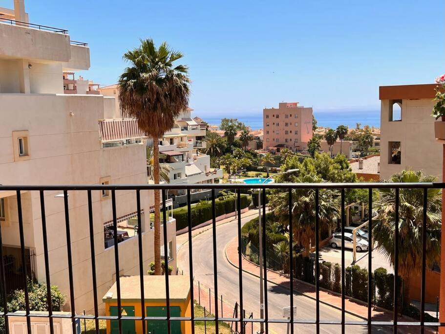 Benalmadena Costa Malaga Apartamento Muy Acogedor Con Vistas Al Mar Terraza Gigante Para Verano E Invierno Parking Exterior photo