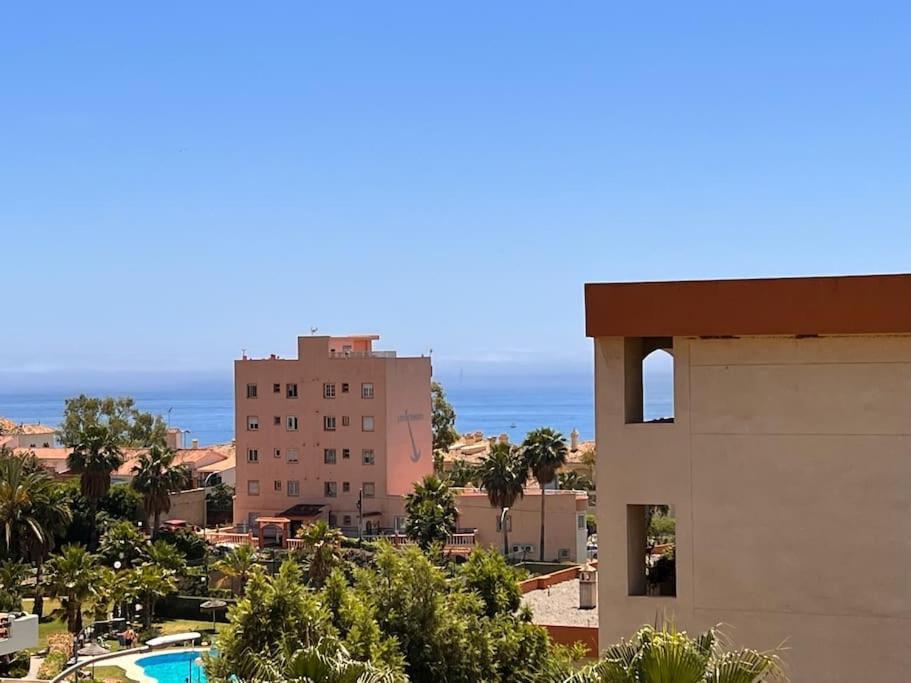 Benalmadena Costa Malaga Apartamento Muy Acogedor Con Vistas Al Mar Terraza Gigante Para Verano E Invierno Parking Exterior photo